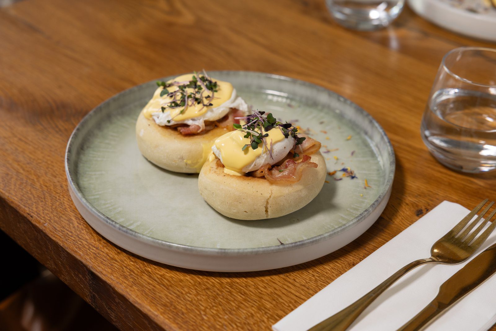 Eggs Benedict slanina